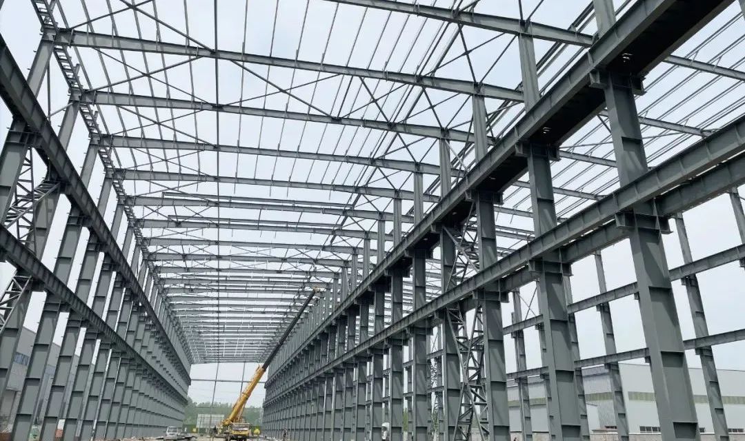 鑫金山三期智能工廠建設邁出堅實步伐，鋼結構主體工程圓滿完工